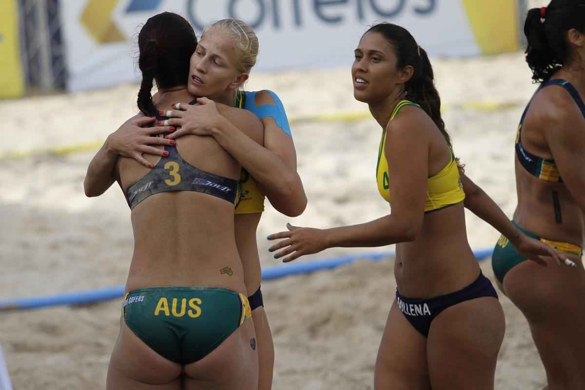 Atletas exibem beleza e habilidade na disputa do Mundial de Handebol de Praia no Recife