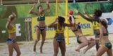 Atletas exibem beleza e habilidade na disputa do Mundial de Handebol de Praia no Recife