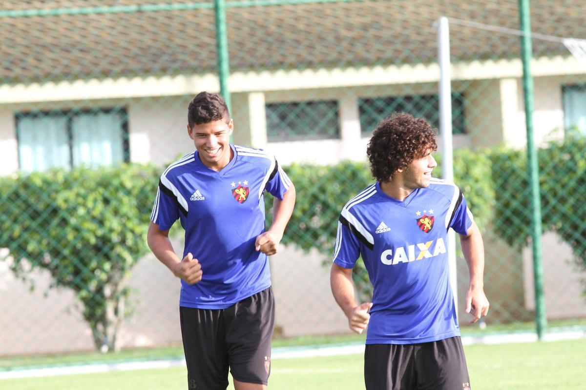 Eduardo Baptista comandou o ltimo treino no Centro de Treinamento Jos de Andrade Mdicis antes do desafio pela Copa do Brasil