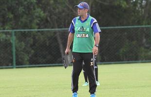 Eduardo Baptista comandou o ltimo treino no Centro de Treinamento Jos de Andrade Mdicis antes do desafio pela Copa do Brasil