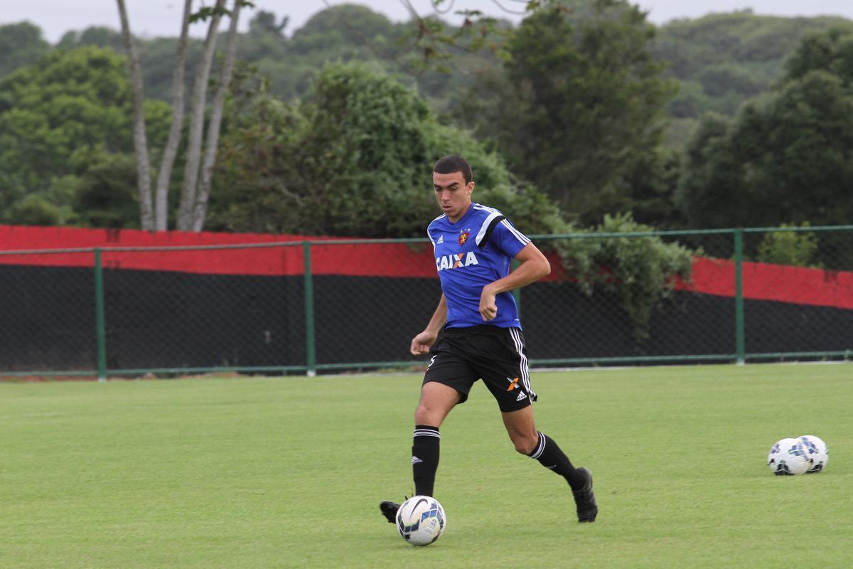 Eduardo Baptista comandou o ltimo treino no Centro de Treinamento Jos de Andrade Mdicis antes do desafio pela Copa do Brasil