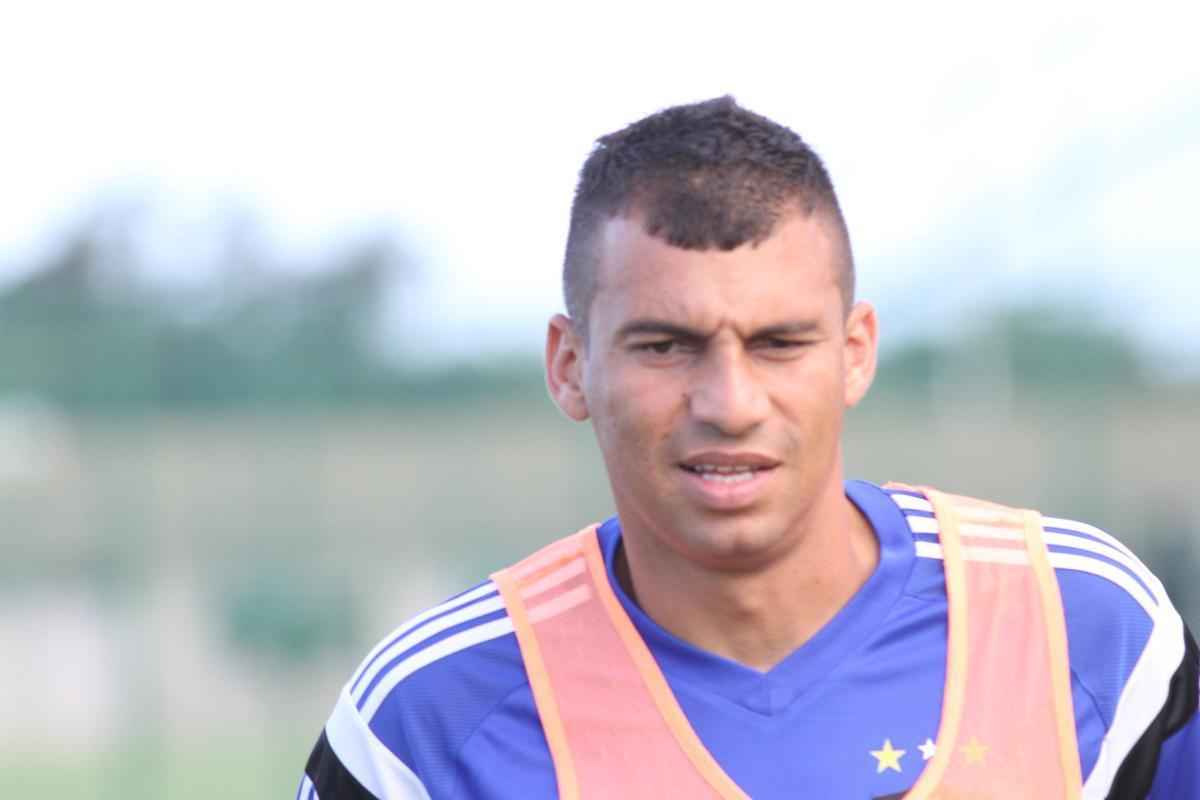 Rgis e Augusto deram voltas no campo enquanto o elenco rubro-negro iniciava preparao para enfrentar o Atltico-MG