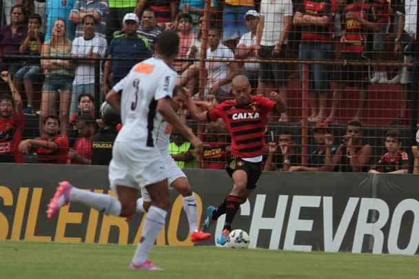 Com gols de Felipe Azevedo e Durval, Leo bateu o Galo pela 12 rodada da Srie A