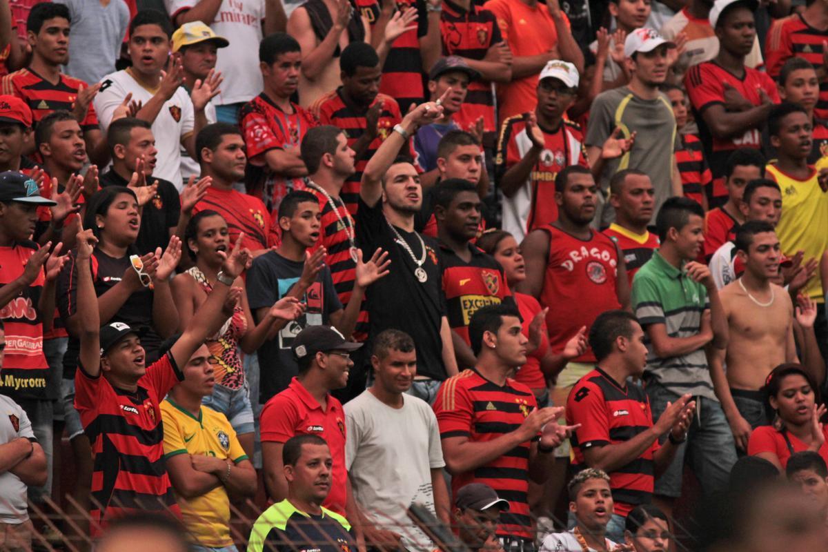 Com gol de Felipe Azevedo e Durval, Leo bateu o Galo pela 12 rodada da Srie A