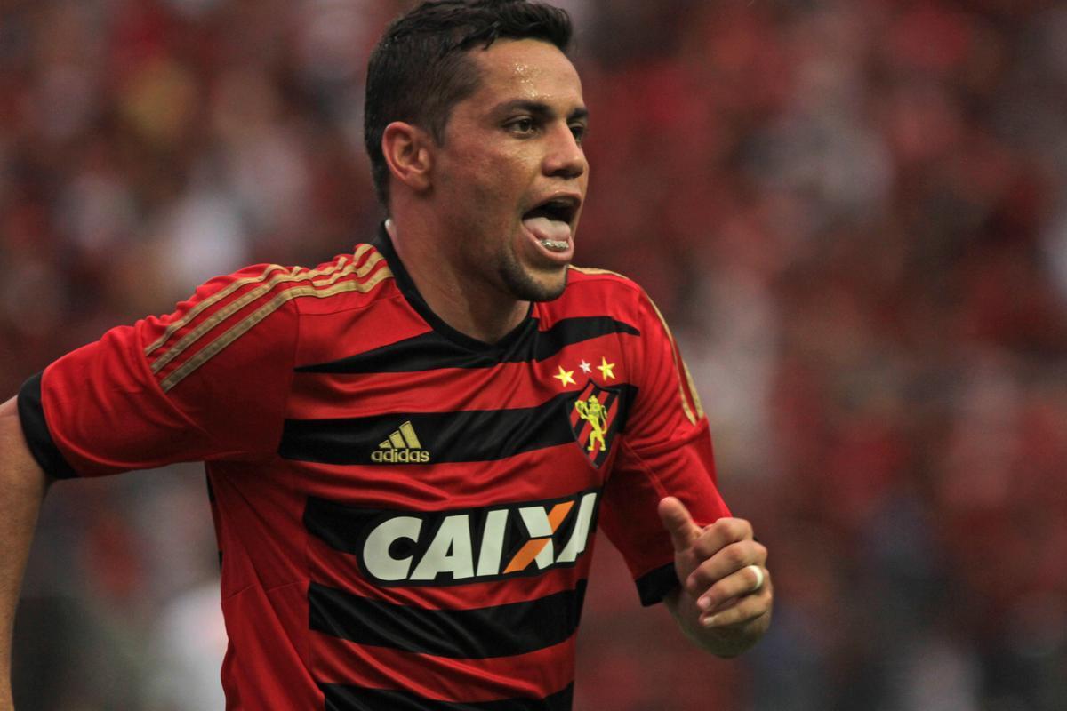 Com gol de Felipe Azevedo e Durval, Leo bateu o Galo pela 12 rodada da Srie A