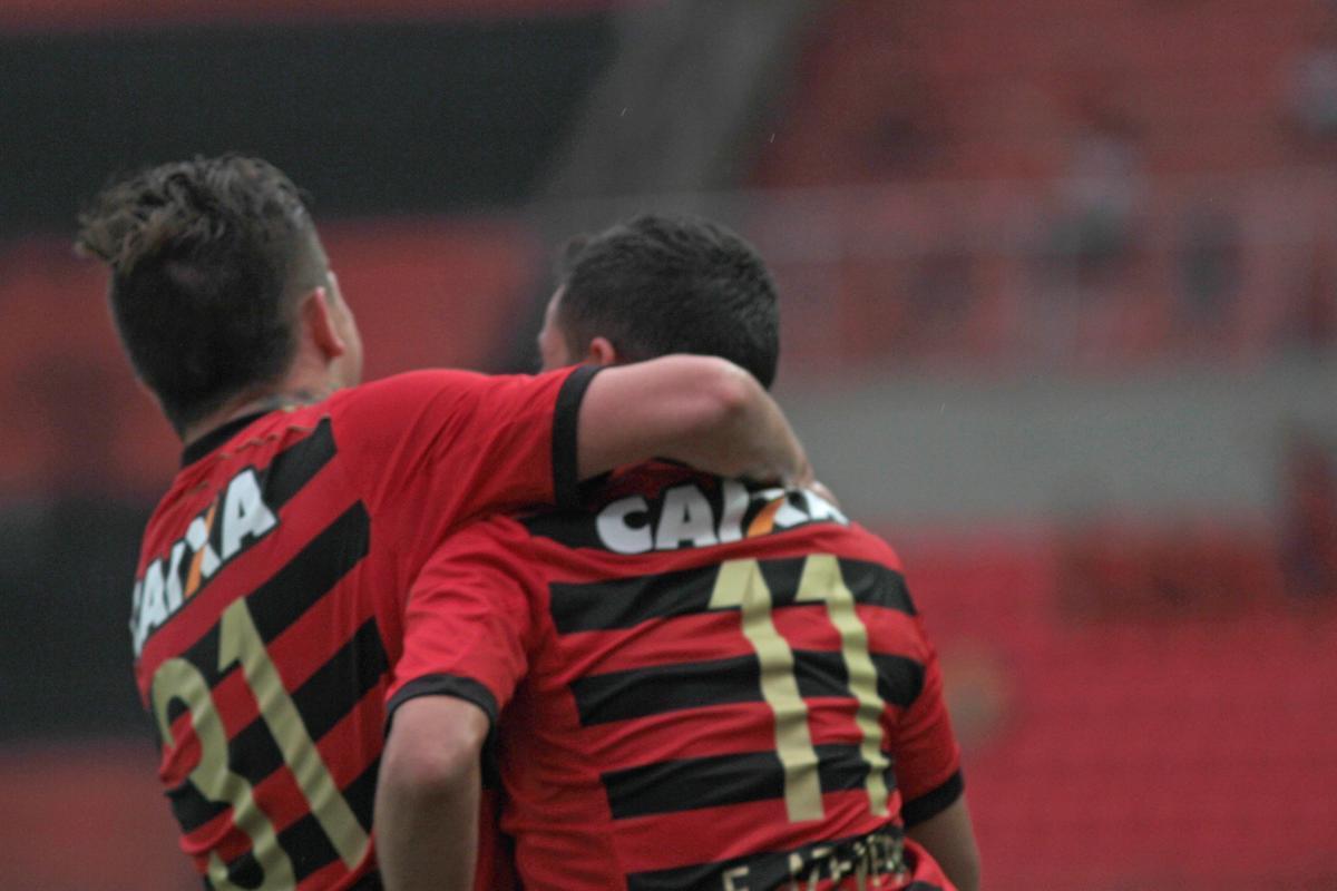 Com gol de Felipe Azevedo e Durval, Leo bateu o Galo pela 12 rodada da Srie A