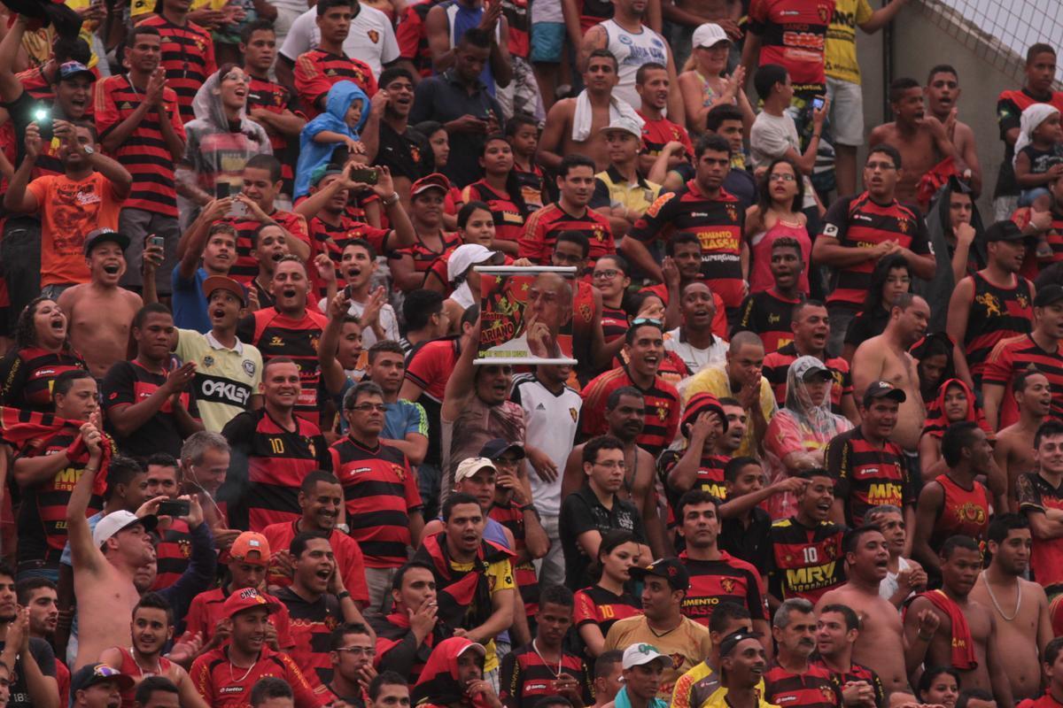 Com gol de Felipe Azevedo e Durval, Leo bateu o Galo pela 12 rodada da Srie A