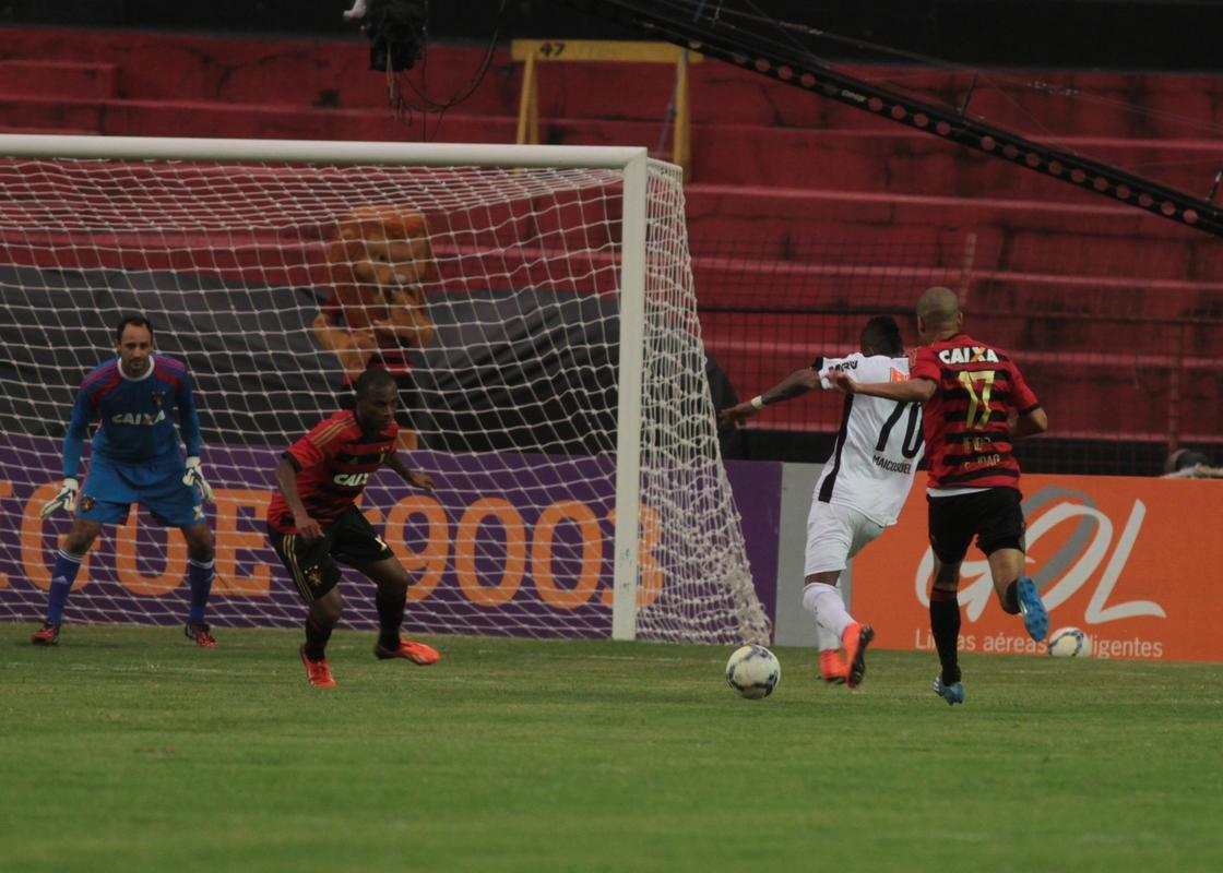 Com gol de Felipe Azevedo e Durval, Leo bateu o Galo pela 12 rodada da Srie A