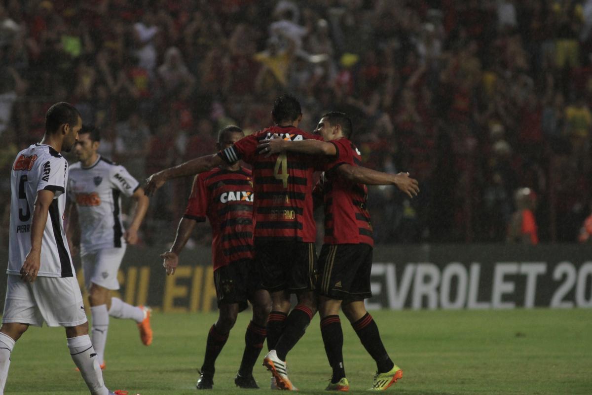 Com gol de Felipe Azevedo e Durval, Leo bateu o Galo pela 12 rodada da Srie A