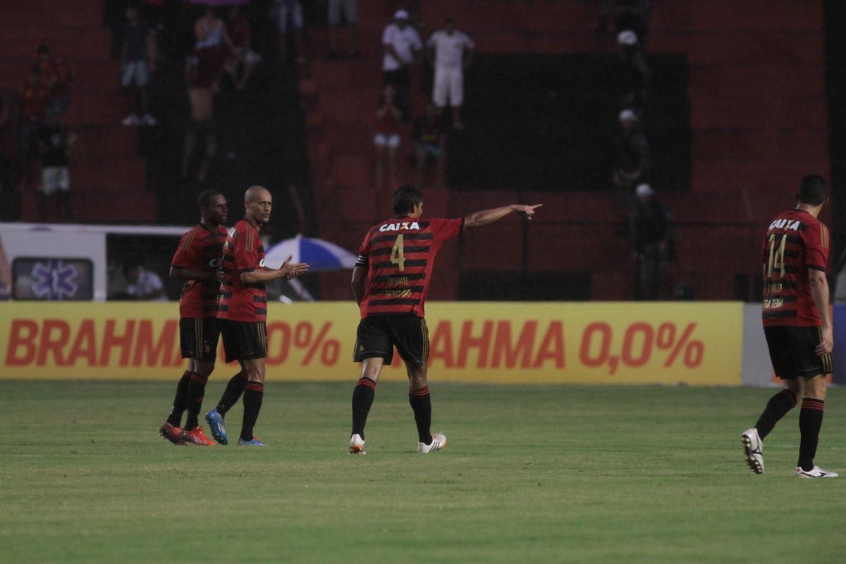 Com gol de Felipe Azevedo e Durval, Leo bateu o Galo pela 12 rodada da Srie A