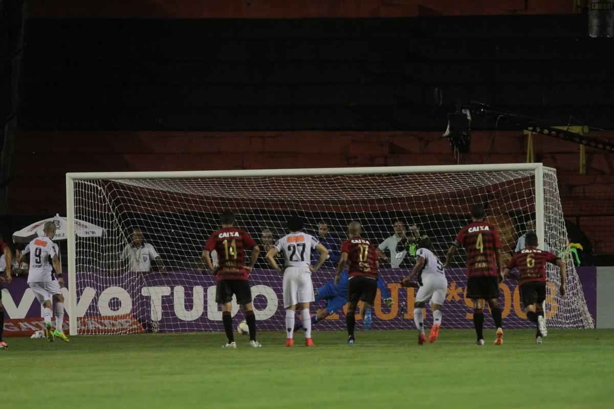 Com gol de Felipe Azevedo e Durval, Leo bateu o Galo pela 12 rodada da Srie A