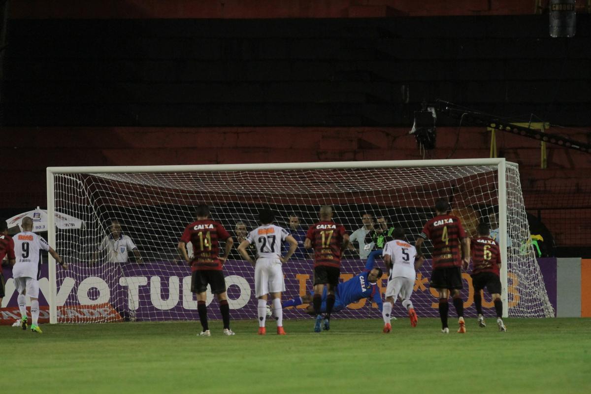 Com gol de Felipe Azevedo e Durval, Leo bateu o Galo pela 12 rodada da Srie A