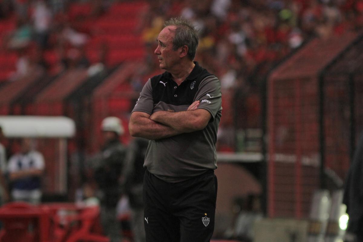 Com gol de Felipe Azevedo e Durval, Leo bateu o Galo pela 12 rodada da Srie A