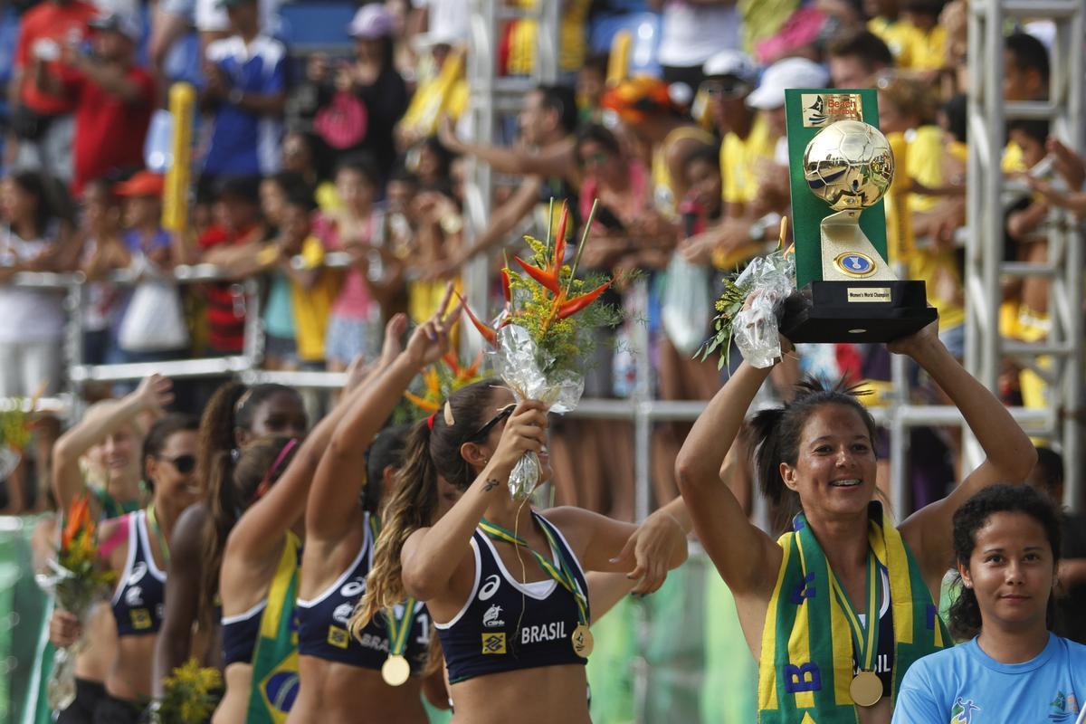 As equipes brasileiras sagraram-se campees nas areias da praia do Pina