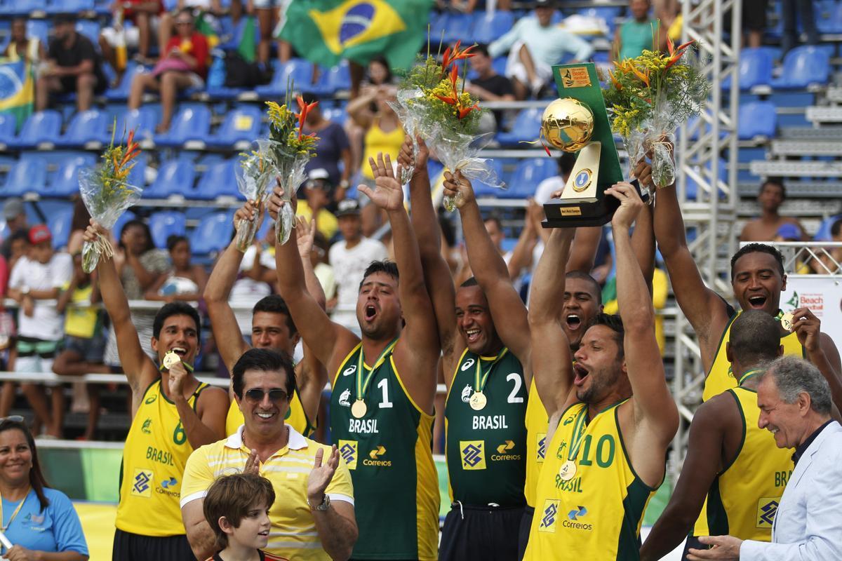 As equipes brasileiras sagraram-se campees nas areias da praia do Pina