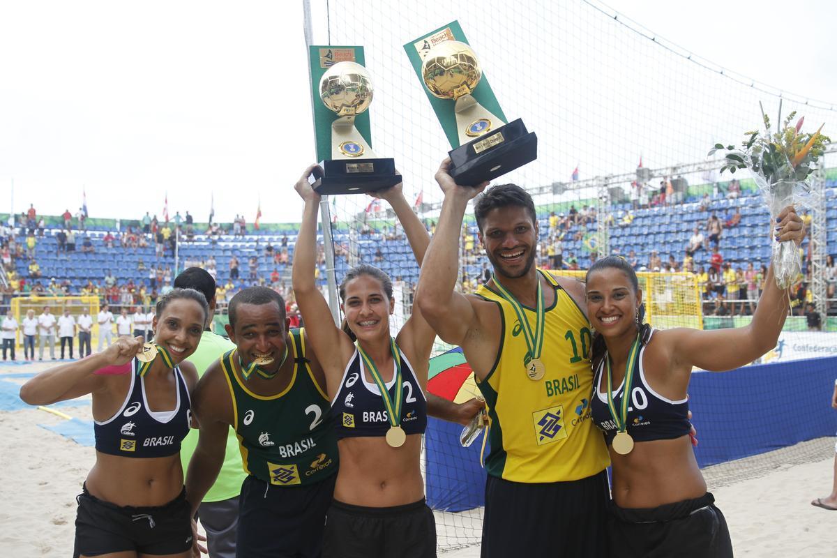 As equipes brasileiras sagraram-se campees nas areias da praia do Pina