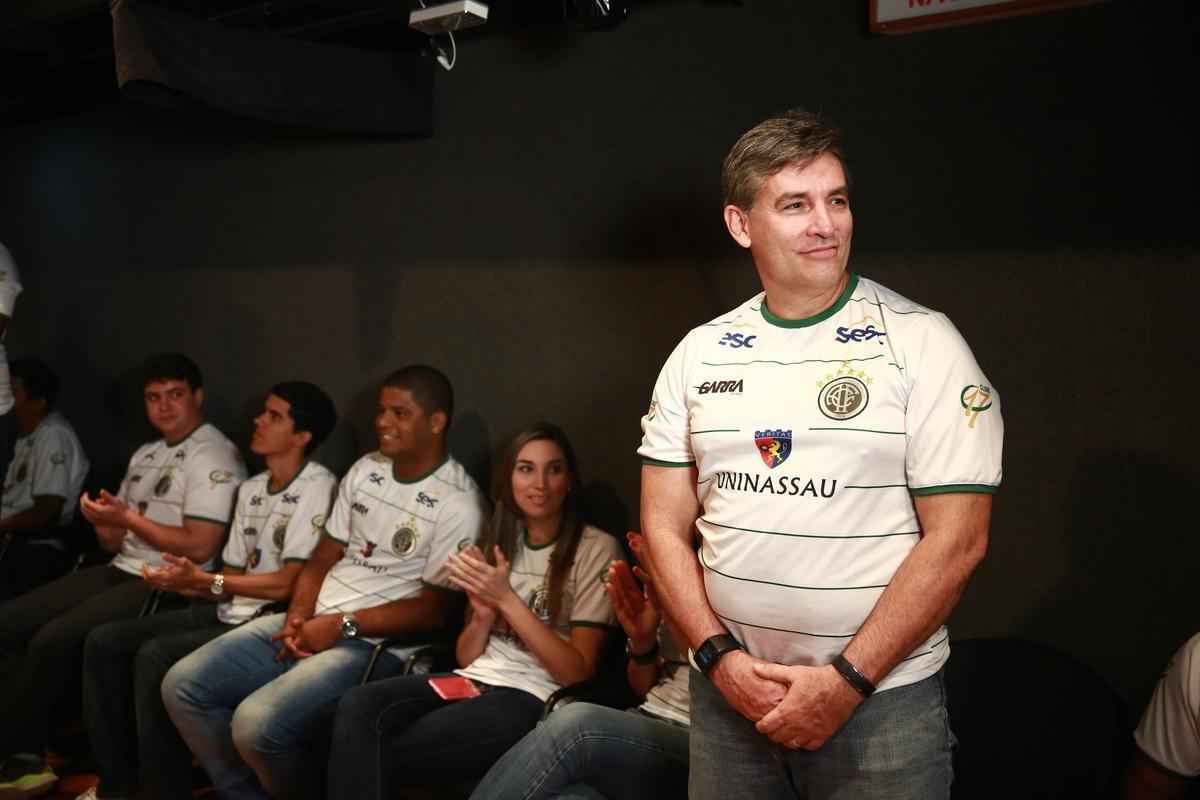Roberto Dornelas e sua equipe foram apresentados como novos representantes do basquete feminino em Pernambuco