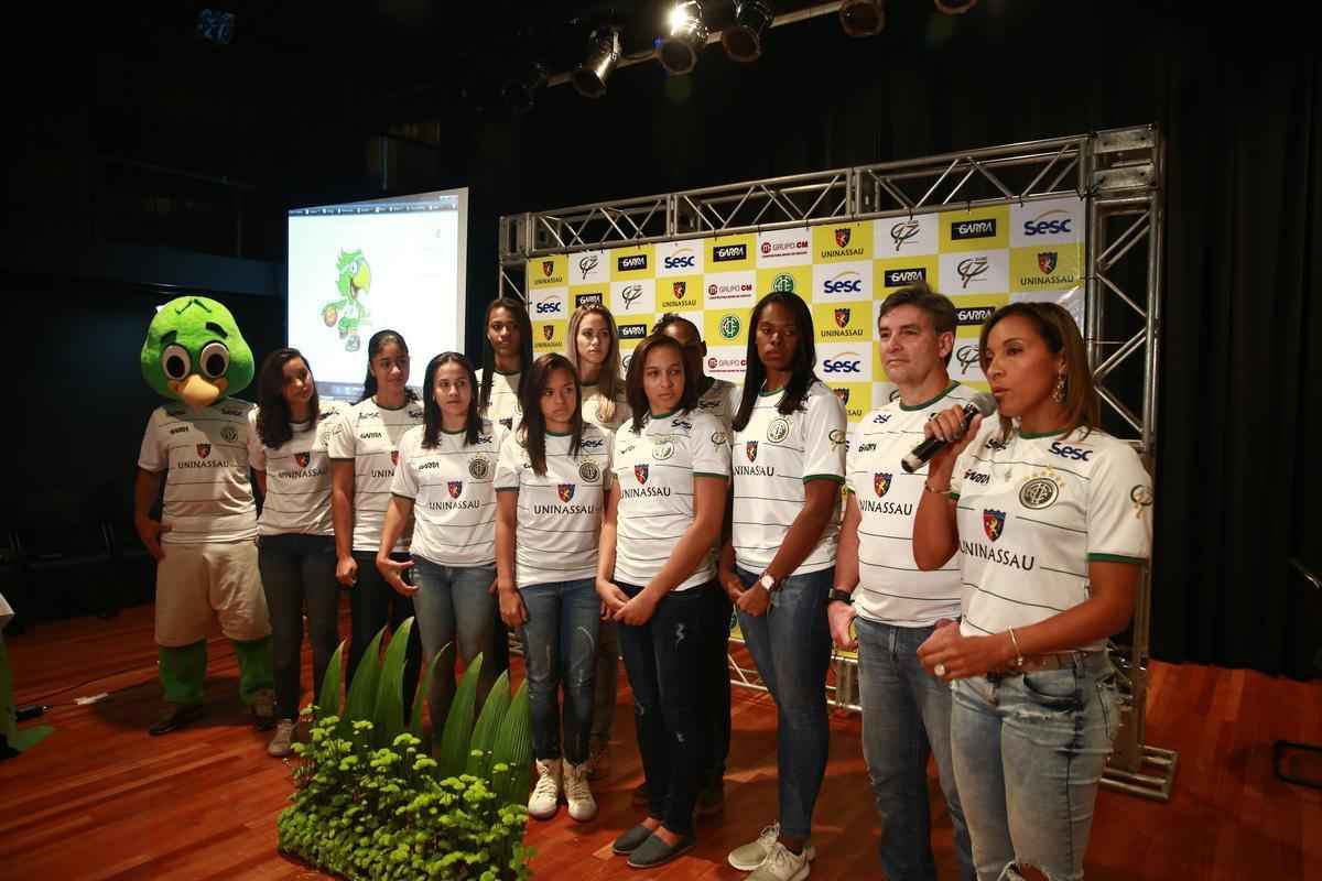 Roberto Dornelas e sua equipe foram apresentados como novos representantes do basquete feminino em Pernambuco