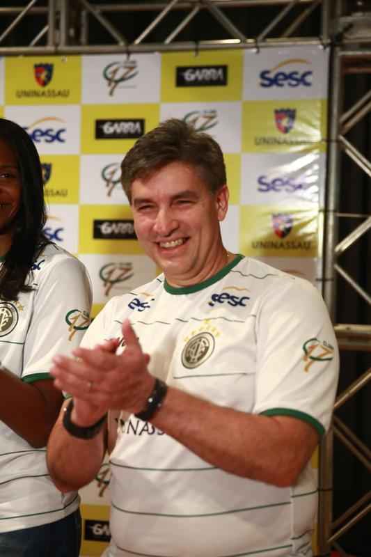 Roberto Dornelas e sua equipe foram apresentados como novos representantes do basquete feminino em Pernambuco