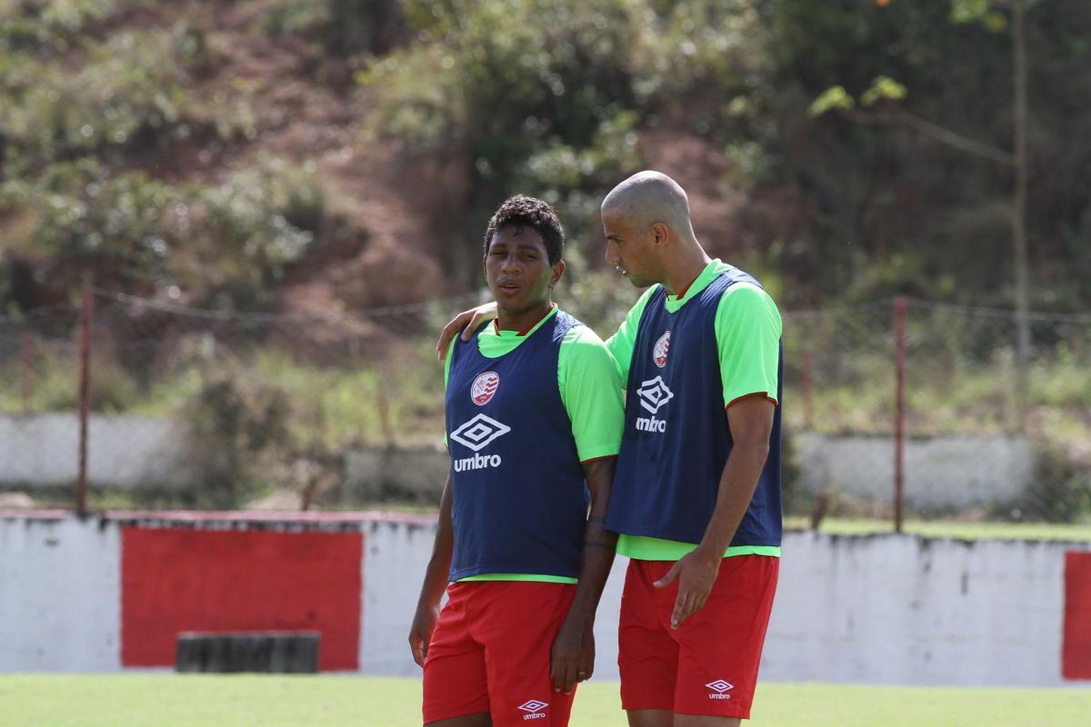 No CT Wilson Campos, Nutico treina para jogo contra o rival na Srie B do Campeonato Brasileiro