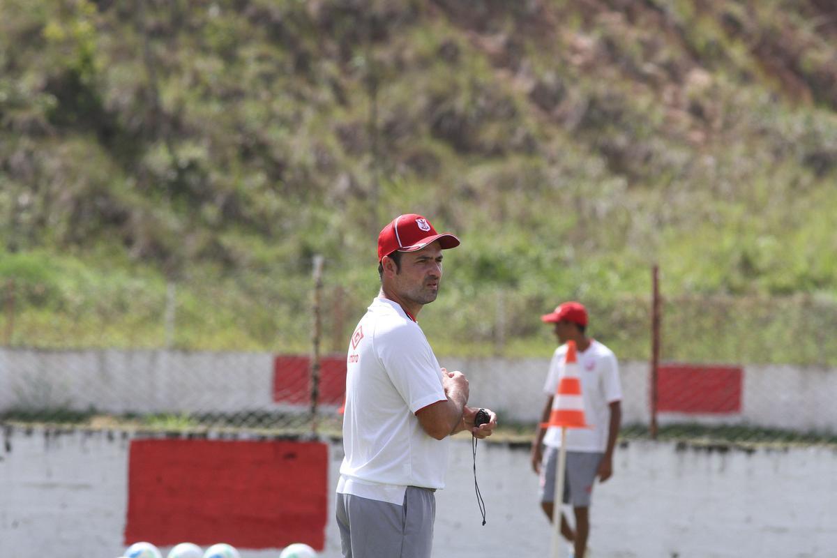 No CT Wilson Campos, Nutico treina para jogo contra o rival na Srie B do Campeonato Brasileiro
