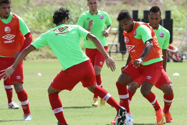 No CT Wilson Campos, Náutico treina para jogo contra o rival na Série B do Campeonato Brasileiro