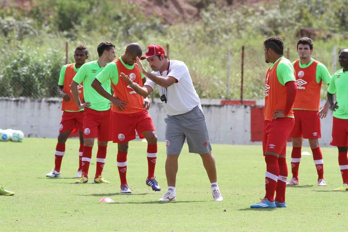 No CT Wilson Campos, Nutico treina para jogo contra o rival na Srie B do Campeonato Brasileiro