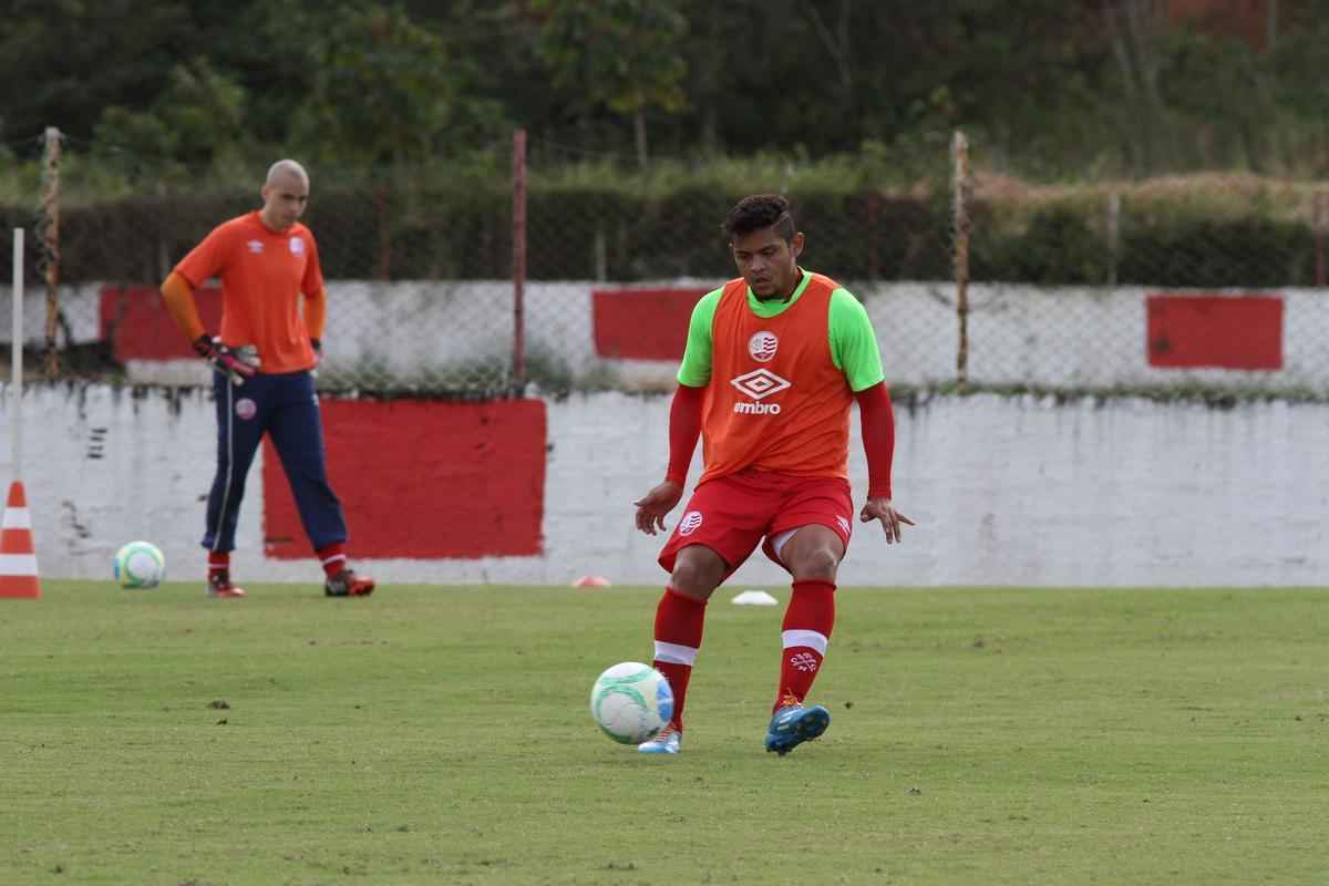 No CT Wilson Campos, Nutico treina para jogo contra o rival na Srie B do Campeonato Brasileiro