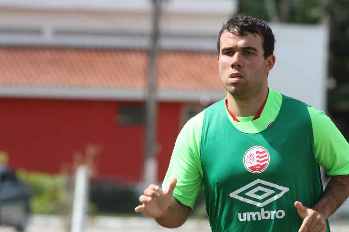 No CT Wilson Campos, Nutico treina para jogo contra o rival na Srie B do Campeonato Brasileiro