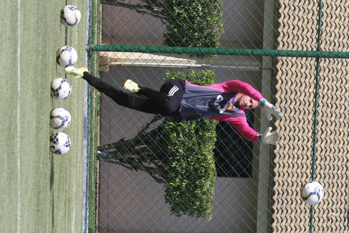 Eduardo Baptista comanda treino no CT de Paratibe
