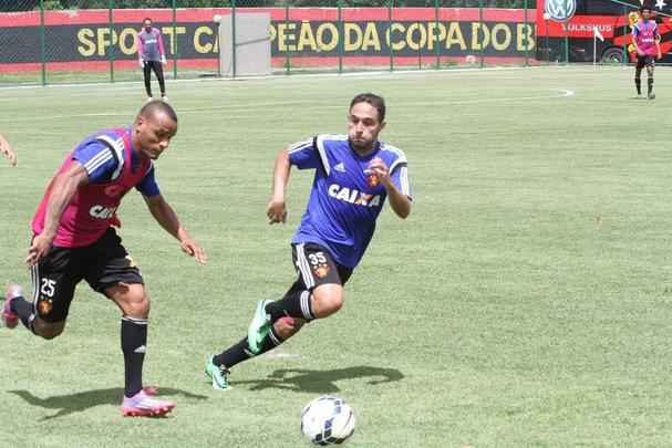 Eduardo Baptista comanda treino no CT de Paratibe