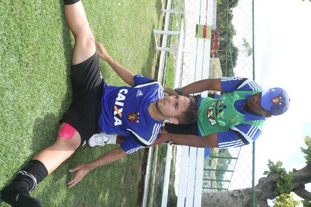 Eduardo Baptista comanda treino no CT de Paratibe