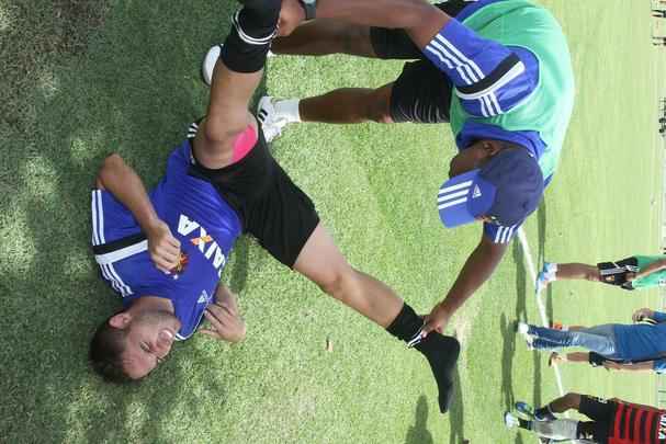 Eduardo Baptista comanda treino no CT de Paratibe