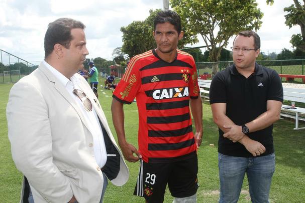 Eduardo Baptista comanda treino no CT de Paratibe