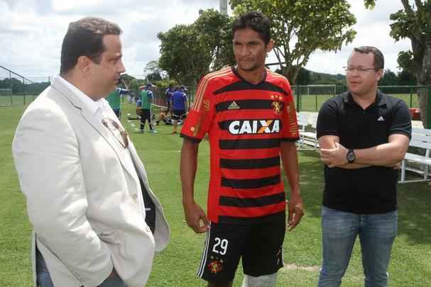 Eduardo Baptista comanda treino no CT de Paratibe