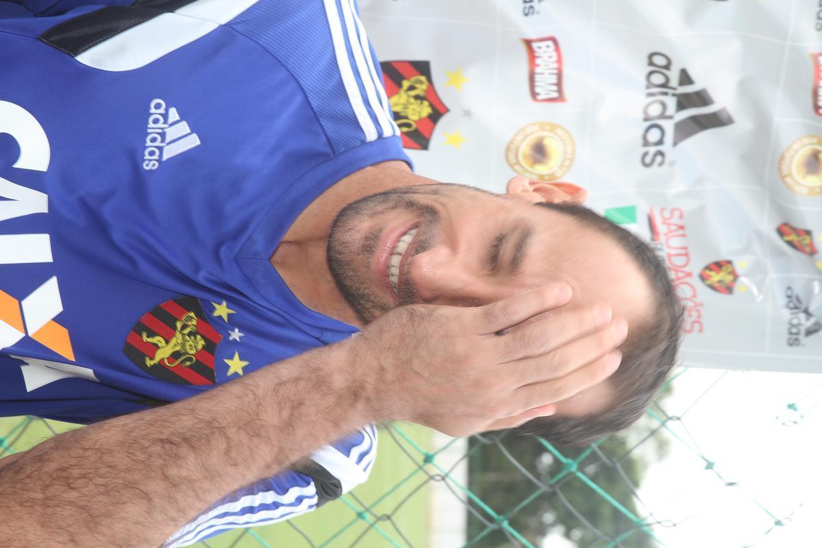 Eduardo Baptista comanda treino no CT de Paratibe