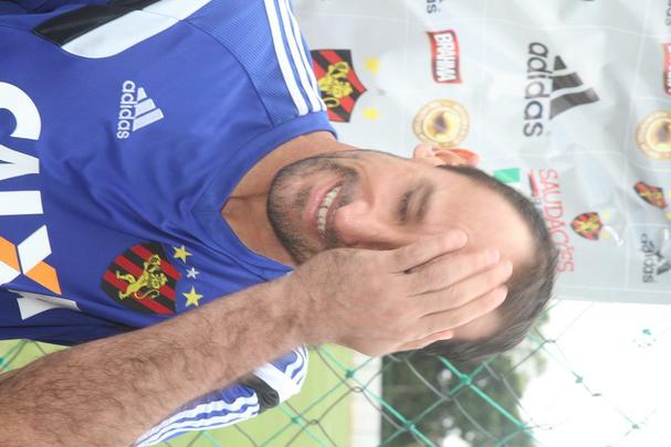 Eduardo Baptista comanda treino no CT de Paratibe