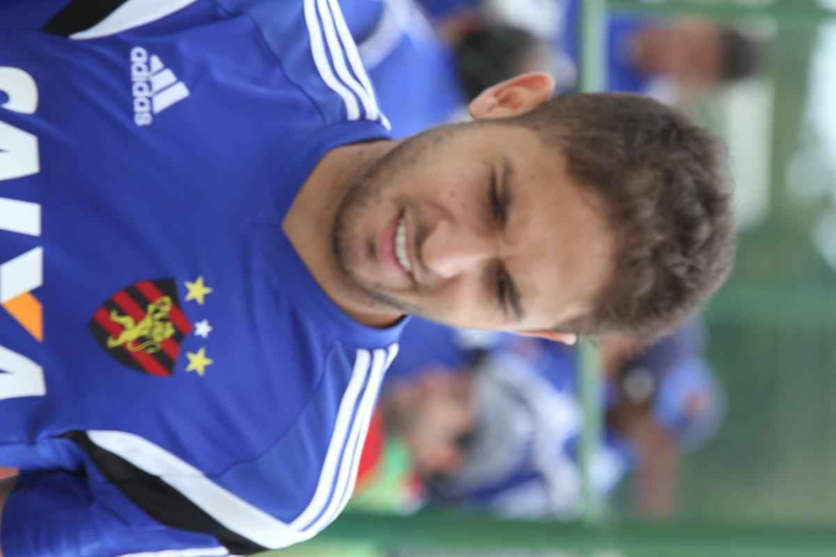 Eduardo Baptista comanda treino no CT de Paratibe