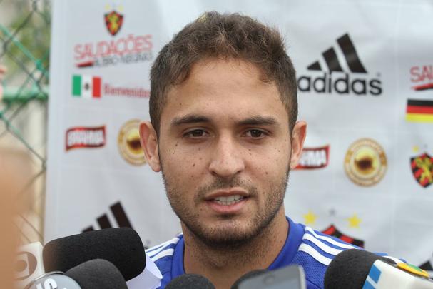 Eduardo Baptista comanda treino no CT de Paratibe