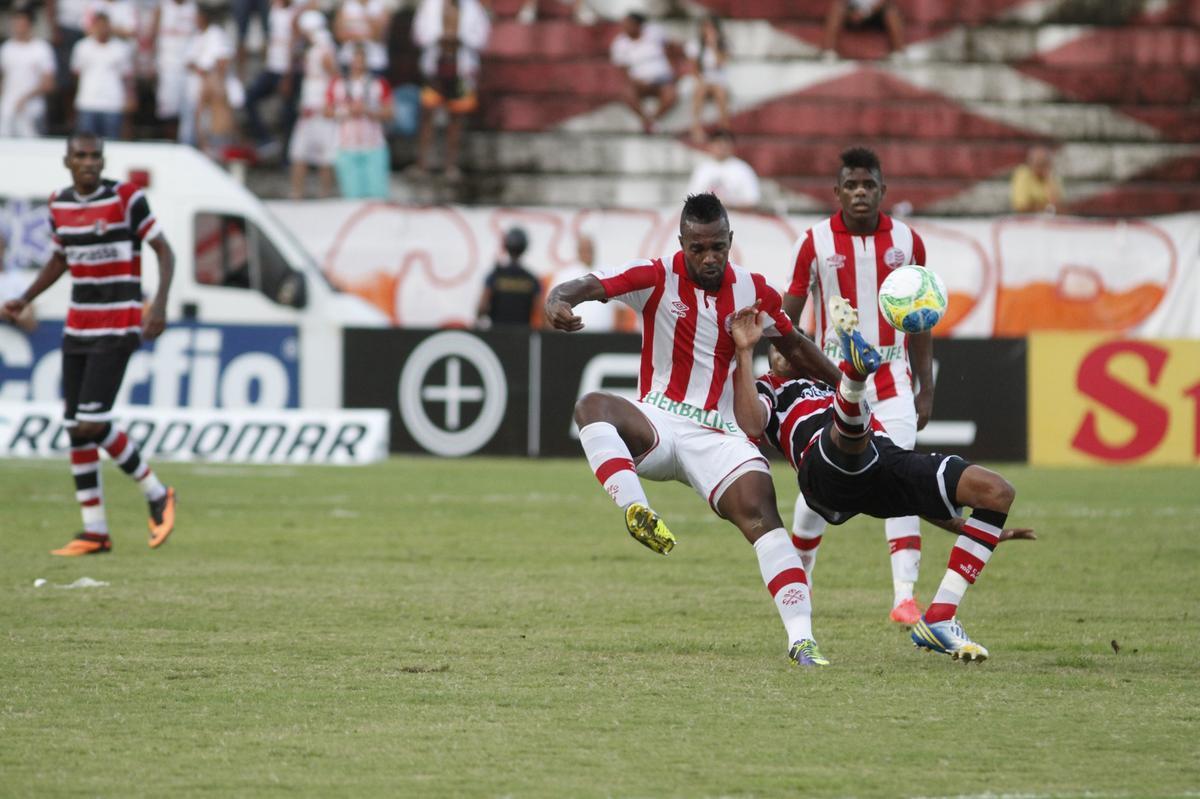 Com gols de Wescley (2) e Keno, Tricolor do Arruda venceu o Timbu em partida vlida pela 15 rodada da Srie B