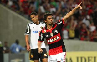 Eduardo da Silva comemora gol da vitria em sua estreia pelo Flamengo