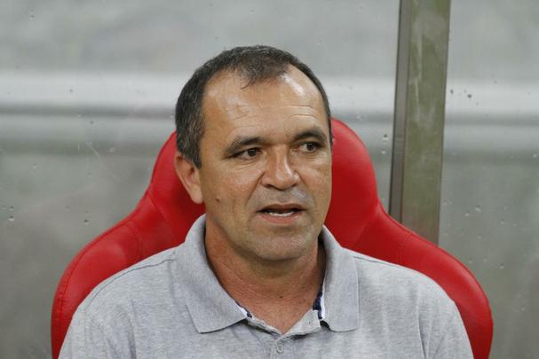 Na sequncia, Levi Gomes foi efetivado no comando do clube. Ficou em apenas cinco jogos, chegando a trs derrotas e dois empates