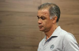 Sem Z� Teodoro, Jorginho assumiu o comando do time na tentativa de tirar o N�utico da S�rie B em 2014. No entanto, no dia 5 de setembro, acabou pedindo demiss�o ap�s 20 dias e foi acatado pela diretoria. Foram seis derrotas e apenas uma vit�ria, sendo que o triunfo acabou levando a partida contra o Sport para os p�naltis pela Copa Sul-Americana. No fim, o rival passou de fase