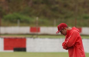 J� no Brasileiro da S�rie B, Sidney Moraes teve apenas dez jogos, com quatro vit�rias, um empate e cinco derrotas