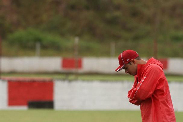 J no Brasileiro da Srie B, Sidney Moraes teve apenas dez jogos, com quatro vitrias, um empate e cinco derrotas