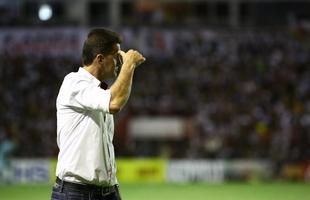 Quase tr�s meses depois da sa�da do t�cnico Alexandre Gallo, outro treinador caiu. Vagner Mancini esteve � frente do Timbu em 14 jogos, tendo nove vit�rias e cinco derrotas