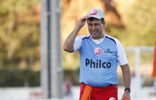 No dia 14 de agosto de 2013, foi a vez de  Z� Teodoro dar adeus ao N�utico. Ap�s sete partidas oficiais, ele obteve quatro derrotas, um empate e uma vit�ria