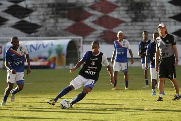 Tricolor se reapresentou aps a vitria no clssico com o Nutico