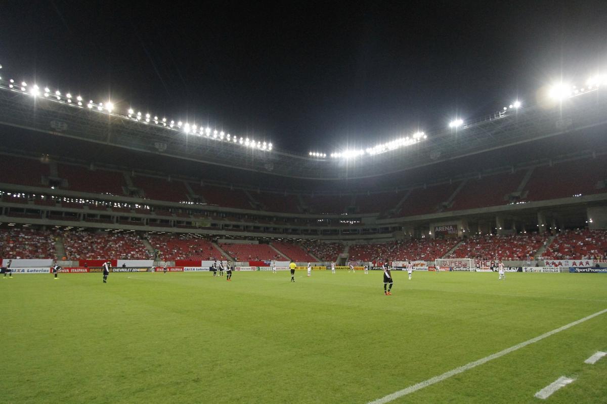 Time alvirrubro  derrotado em casa por 1 a 0