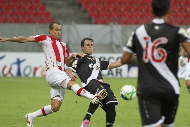 Time alvirrubro é derrotado em casa por 1 a 0